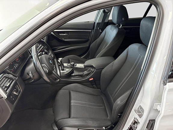 BMW 330i 5 of 15