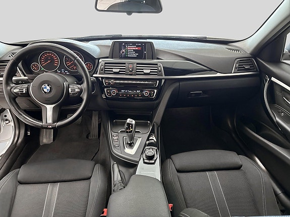 BMW 330i 8 of 15