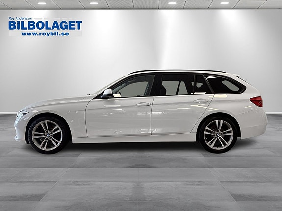 BMW 330i 2 of 15