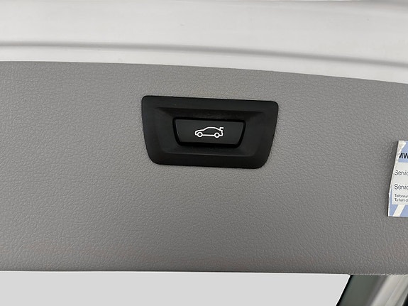 BMW 330i 12 of 15