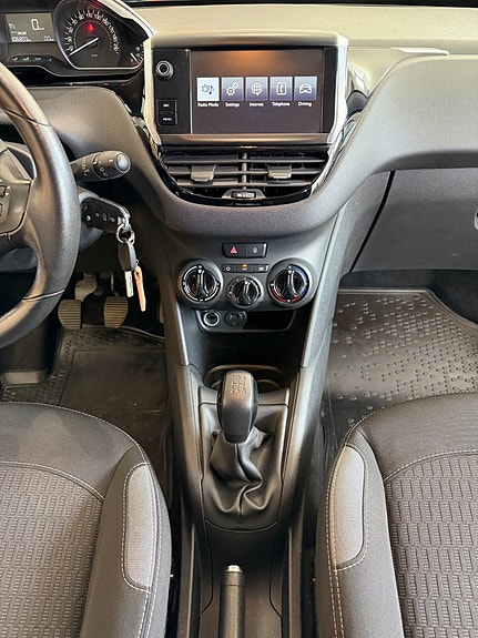 Peugeot 208 20 of 24