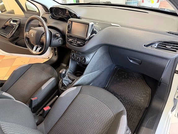 Peugeot 208 14 of 24