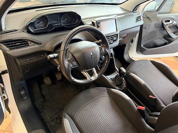 Peugeot 208 12 of 24
