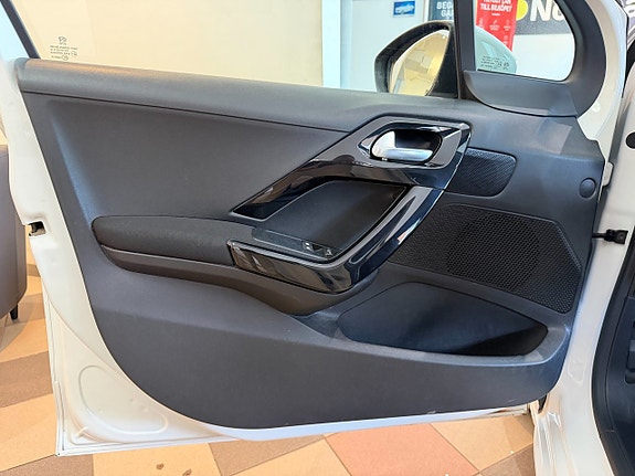 Peugeot 208 11 of 24