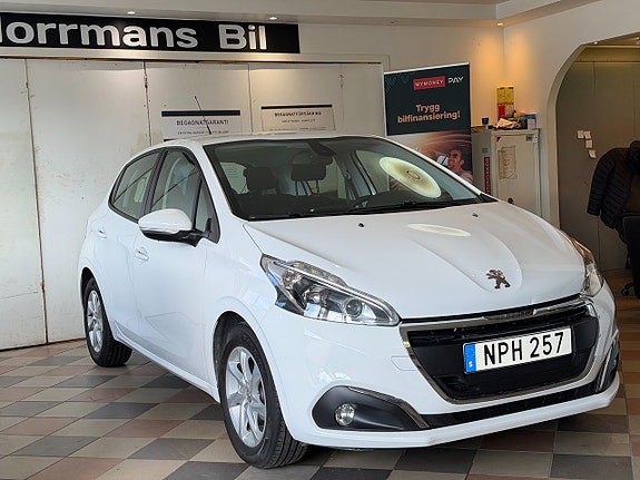 Peugeot 208 3 of 5