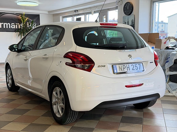 Peugeot 208 8 of 24