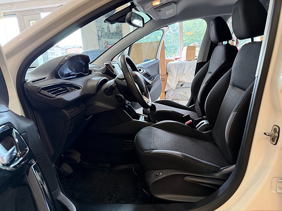 Peugeot 208 13 of 24