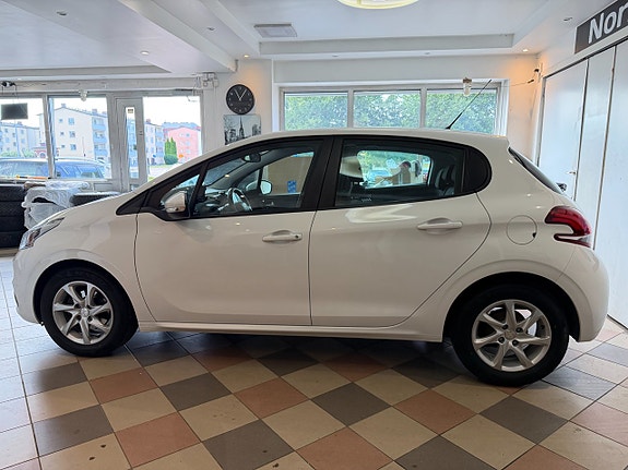 Peugeot 208 4 of 5