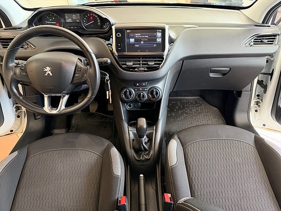 Peugeot 208 16 of 24