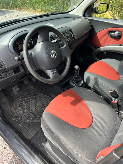 Nissan Micra 4 of 5