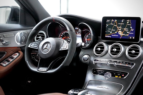 Mercedes-Benz C63 11 of 24