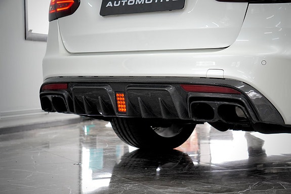 Mercedes-Benz C63 9 of 24