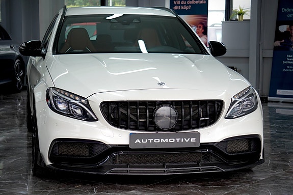 Mercedes-Benz C63 8 of 24
