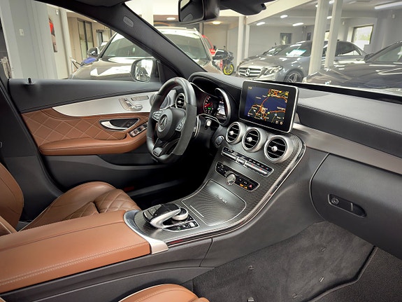 Mercedes-Benz C63 14 of 24