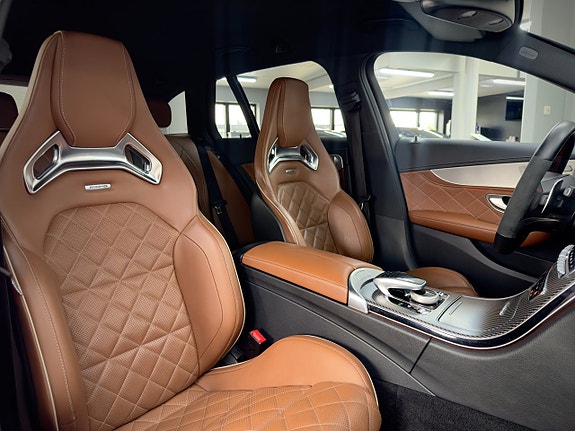 Mercedes-Benz C63 10 of 24