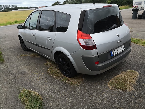 Renault Grand Scenic II 2 of 2