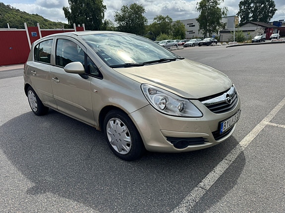 Opel Corsa 2 of 5