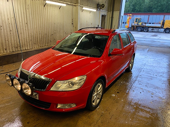 Skoda Octavia 2 of 5