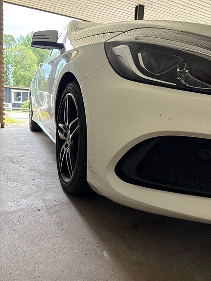 Mercedes-Benz A200 d 2 of 5