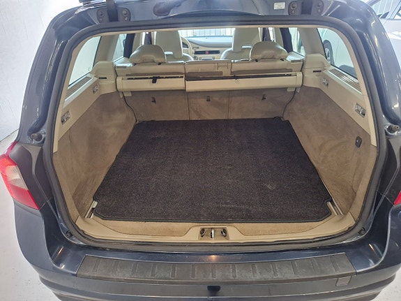 Volvo V70 11 of 16
