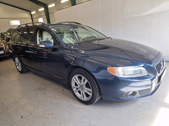 Volvo V70 2 of 16
