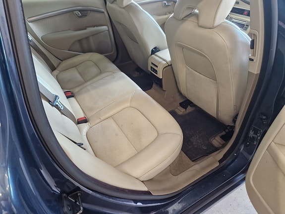 Volvo V70 10 of 16