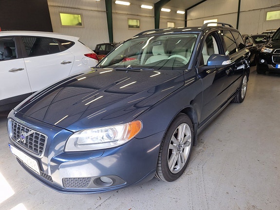 Volvo V70 13 of 16
