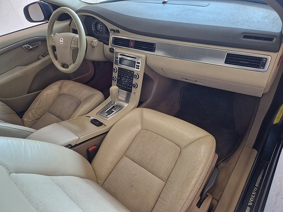 Volvo V70 6 of 16