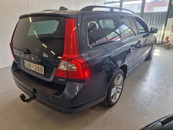 Volvo V70 4 of 16