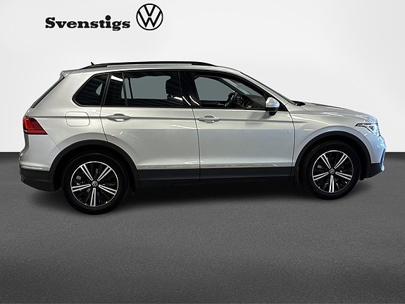 Volkswagen Tiguan 3 of 5
