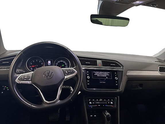 Volkswagen Tiguan 9 of 15