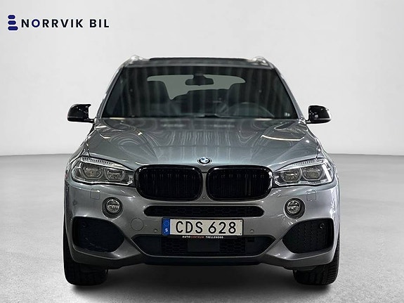 BMW X5 2 of 5