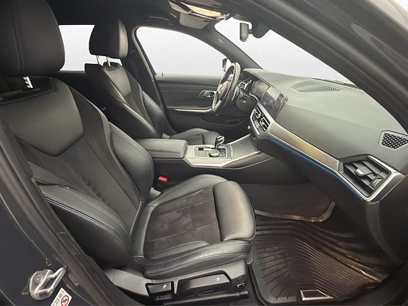 BMW 330e 28 of 30