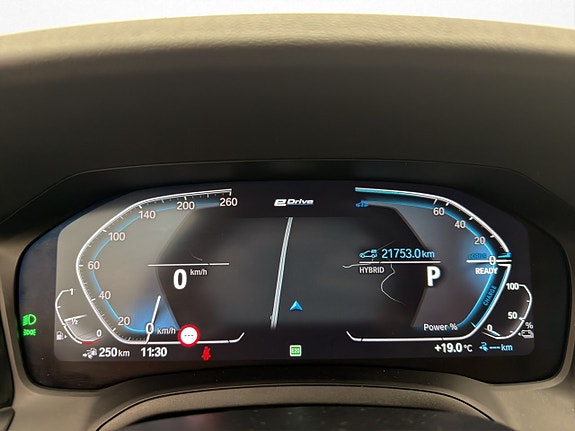 BMW 330e 18 of 30