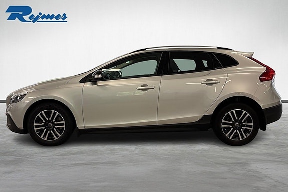 Volvo V40 Cross Country 2 of 5