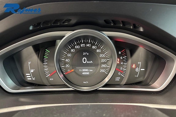 Volvo V40 Cross Country 13 of 19