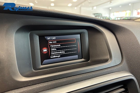 Volvo V40 Cross Country 14 of 19