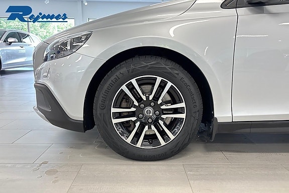 Volvo V40 Cross Country 9 of 19