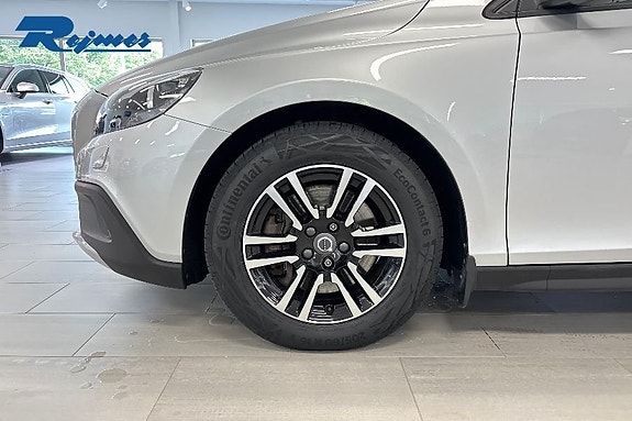 Volvo V40 Cross Country 9 of 19