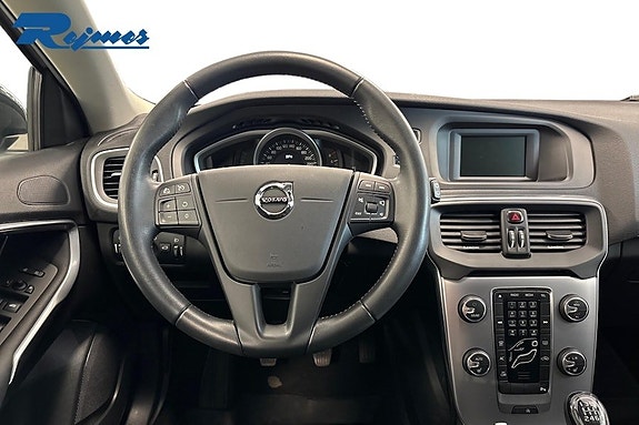 Volvo V40 Cross Country 12 of 19