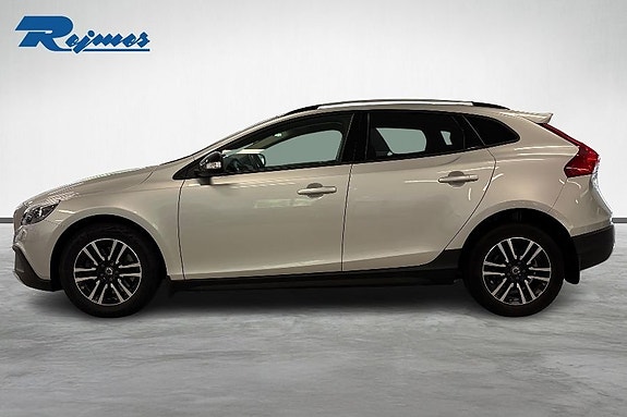 Volvo V40 Cross Country 2 of 19