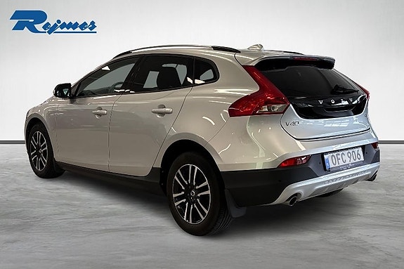 Volvo V40 Cross Country 3 of 19
