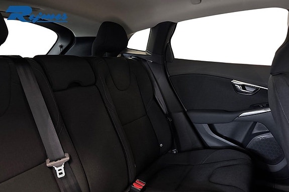 Volvo V40 Cross Country 17 of 19