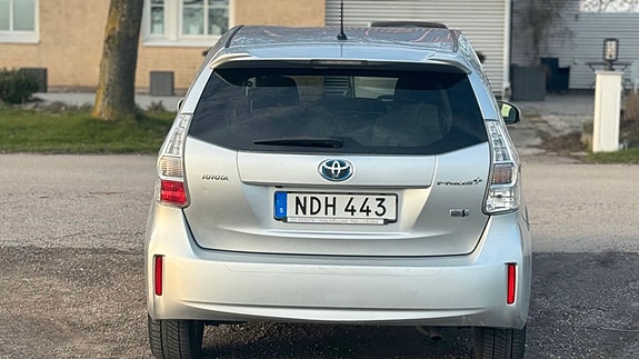 Toyota Prius+ 5 of 5