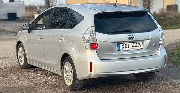 Toyota Prius+ 3 of 5