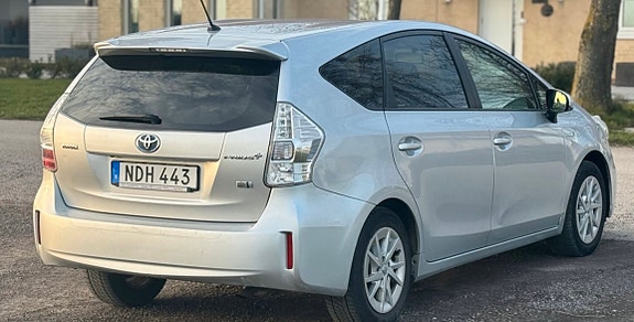 Toyota Prius+ 4 of 5