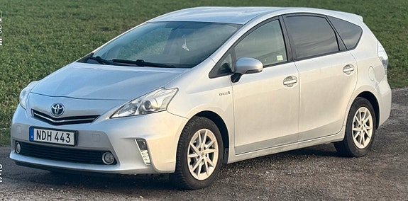 Toyota Prius+ 2 of 5