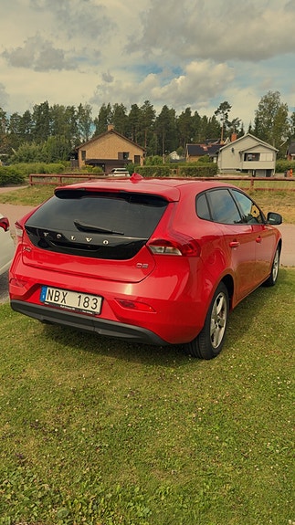Volvo V40 2 of 5