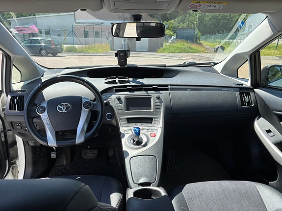 Toyota Prius Plug-in Hybrid 5 of 5