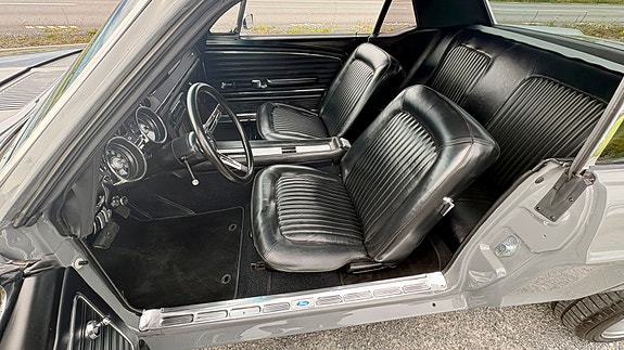 Ford Mustang 5 of 5